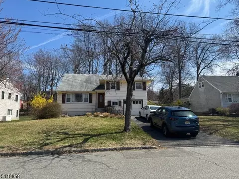 13 Claremont Ave, Livingston, NJ 07039