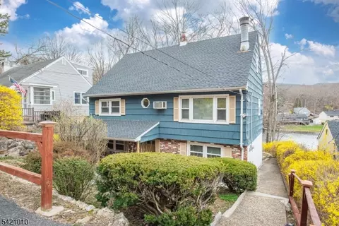 237 Skyline Lake Dr, Ringwood, NJ 07456