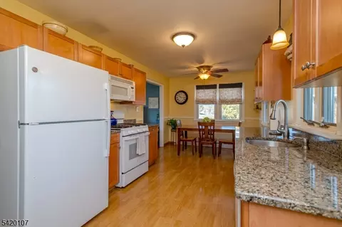 214 Vesper Ave, Middlesex, NJ 08846 photo 5