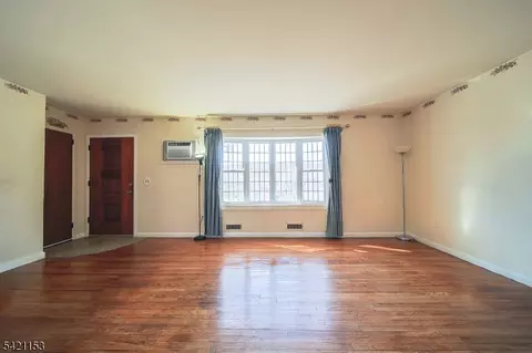 50 Knolls Rd, Bloomingdale, NJ 07403