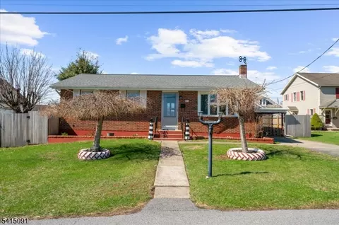 903 4th Ave, Alpha, NJ 08865