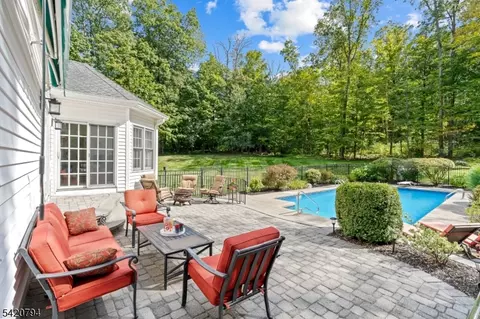 5 Pheasant Walk, Sparta, NJ 07871