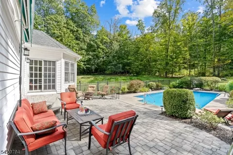 5 Pheasant Walk, Sparta, NJ 07871