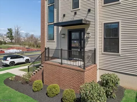 61 Village Dr, Skillman, NJ 08558