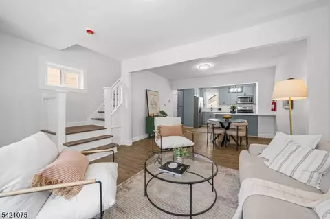 18 Hilton Ave, Maplewood, NJ 07040