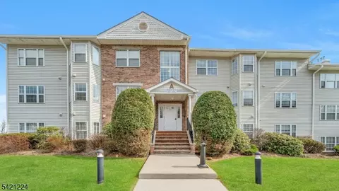 36 Mountainview Ct, Riverdale, NJ 07457