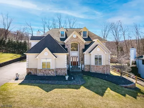 6 Hunter Dr, Budd Lake, NJ 07828