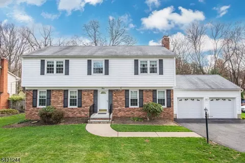 5 Brook Ct, Parsippany, NJ 07054