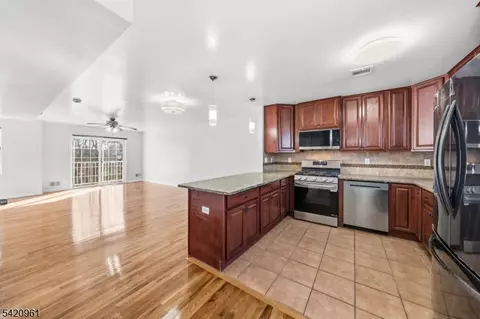 4 C Lily Ct #4C, Roselle, NJ 07203