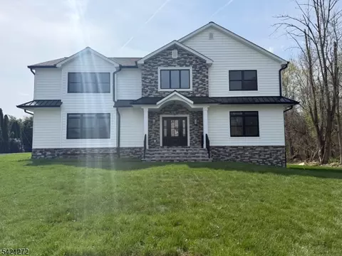 19 West Dr, Fairfield, NJ 07004
