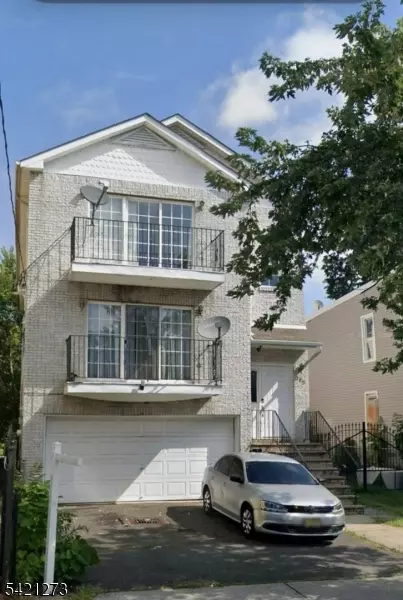 303-305 W Runyon St, Newark, NJ 07108