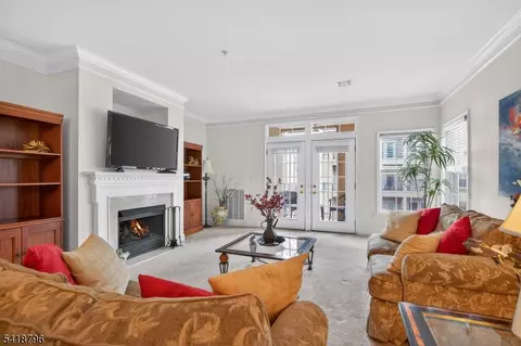 9210 Ravenscroft Rd, Clifton, NJ 07013