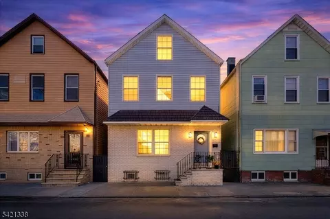 97 Houston St, Newark, NJ 07105