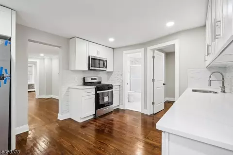 621 Roosevelt Ave, Carteret, NJ 07008