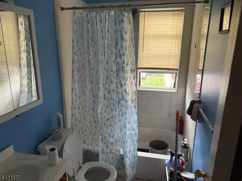 Bath - 965 E Front St # D, Plainfield, NJ 07062 photo 1 of 3