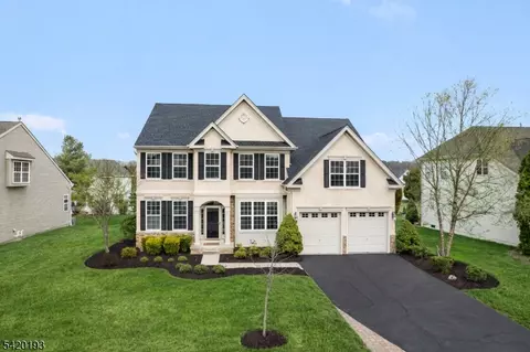 24 Crestview Dr, Clinton, NJ 08809