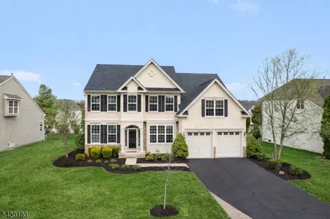 24 Crestview Dr, Clinton, NJ 08809