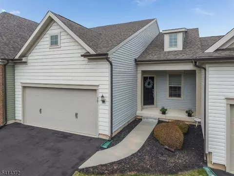 39 Redmon Rd, Raritan Twp, NJ 08822