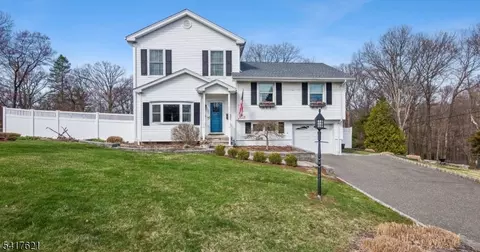 12 White Birch Ter, Kinnelon, NJ 07405