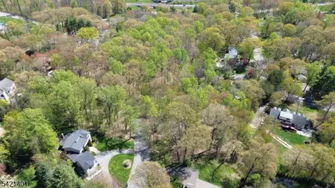 10 Deerfield Dr, Woodcliff Lake Boro, NJ 07677
