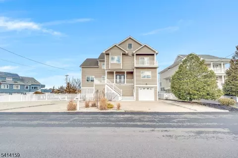 1828 Cable Dr, Toms River, NJ 08753