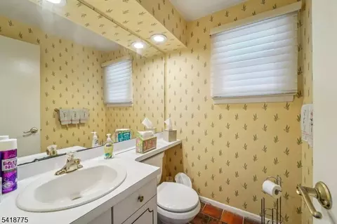 14 Eton Pl, Springfield, NJ 07081 photo 12
