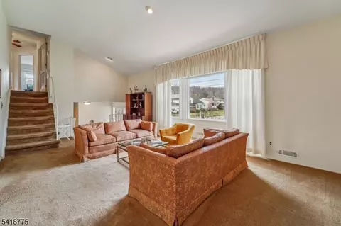 14 Eton Pl, Springfield, NJ 07081 photo 3