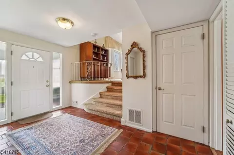 14 Eton Pl, Springfield, NJ 07081 photo 2