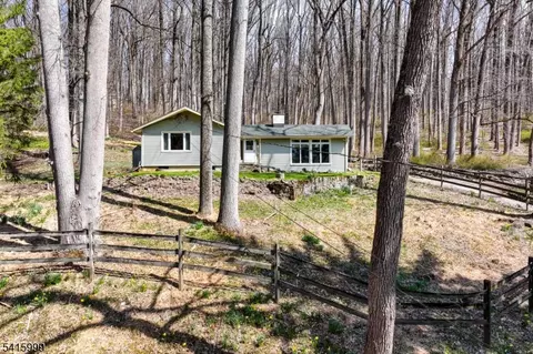 95 Dreahook Rd # A, Lebanon, NJ 08833
