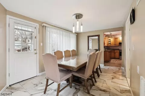 Dining - 2 Dey Pl, Edison, NJ 08817 photo 2 of 2