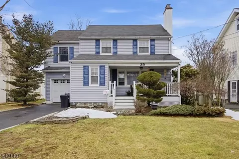 39 Center St, Pompton Lakes, NJ 07442