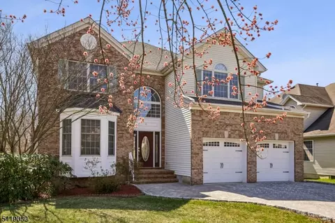 11 Windemere Ct, Whippany, NJ 07981