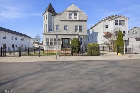 13-15 May St, Newark, NJ 07104