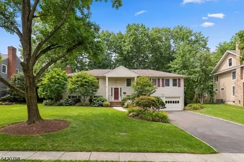 61 Barchester Way, Westfield, NJ 07090