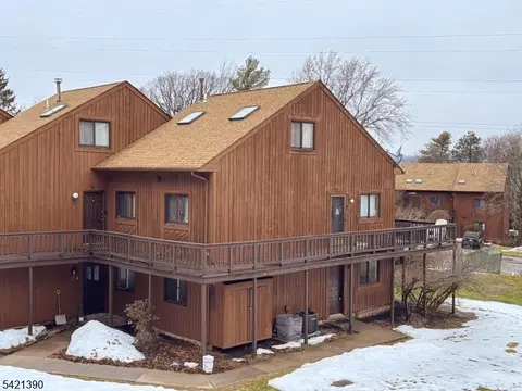 1 Beaver Creek Dr #1, Vernon, NJ 07462