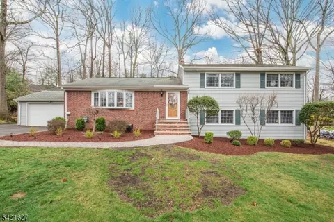 4 Oak Rdg, Caldwell, NJ 07006