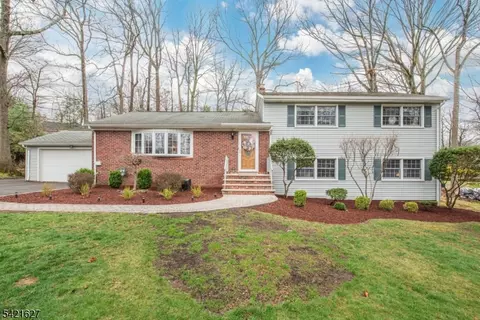 4 Oak Rdg, Caldwell, NJ 07006