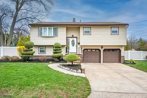 63 Arden St, Somerset, NJ 08873