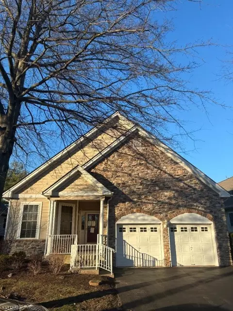 102 Hummingbird Dr, Hamilton, NJ 08690