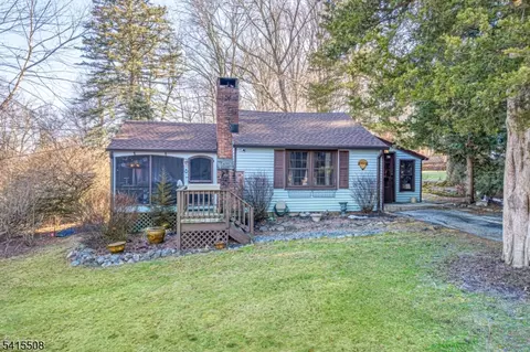 3 Hillspring Rd, Sparta, NJ 07871