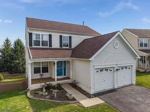 414 Hamilton Dr, Stewartsville, NJ 08886