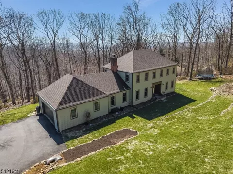 514 Lannon Ln, Glen Gardner, NJ 08826