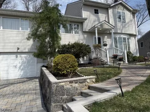 43 Busteed Dr, Midland Park, NJ 07432