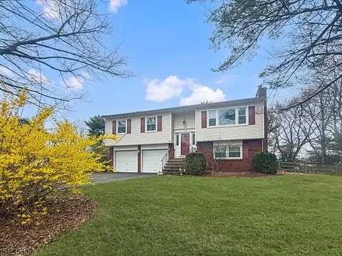 85 Powderhorn Dr, Phillipsburg, NJ 08865