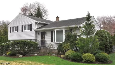 28 Jefferson Pl, Montvale, NJ 07645
