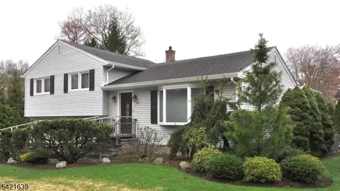 28 Jefferson Pl, Montvale, NJ 07645