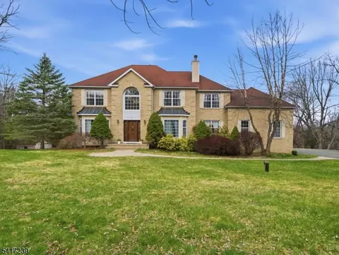 15 Dana Dr, Lafayette, NJ 07848