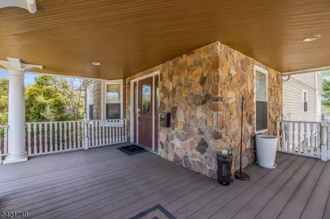 Exterior - 467 Summit Ave, Hackensack, NJ 07601 photo 5 of 11