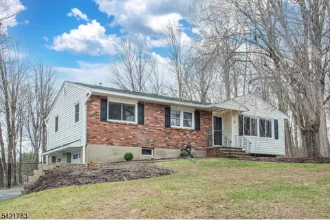 28 Riverview Rd, Oak Ridge, NJ 07438