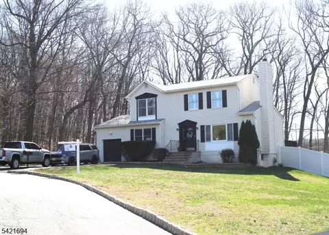 72 Orben Dr, Landing, NJ 07850